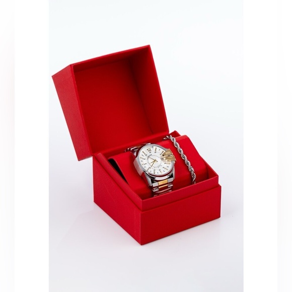 NWT Diesel Watch Set With Bracelet - Picture 2 of 7